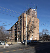 Donvale Manor in Toronto, ON - Building Photo - Building Photo