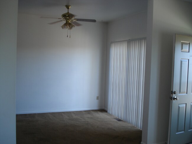 744 Crown Point Dr in Colorado Springs, CO - Foto de edificio - Building Photo