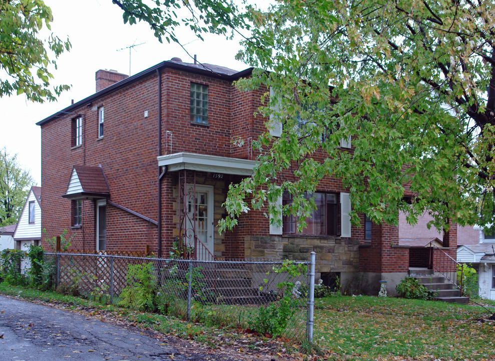 1592 Hill Ave in Cincinnati, OH - Building Photo