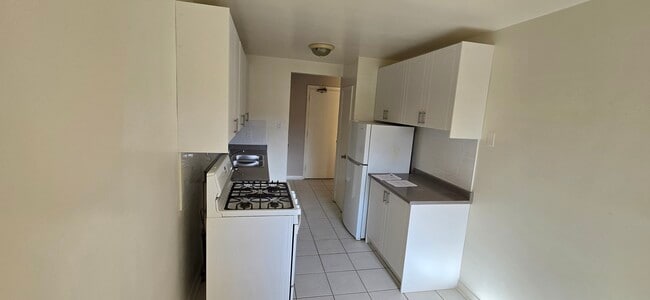 60-64 Henley Cres in Toronto, ON - Building Photo - Building Photo