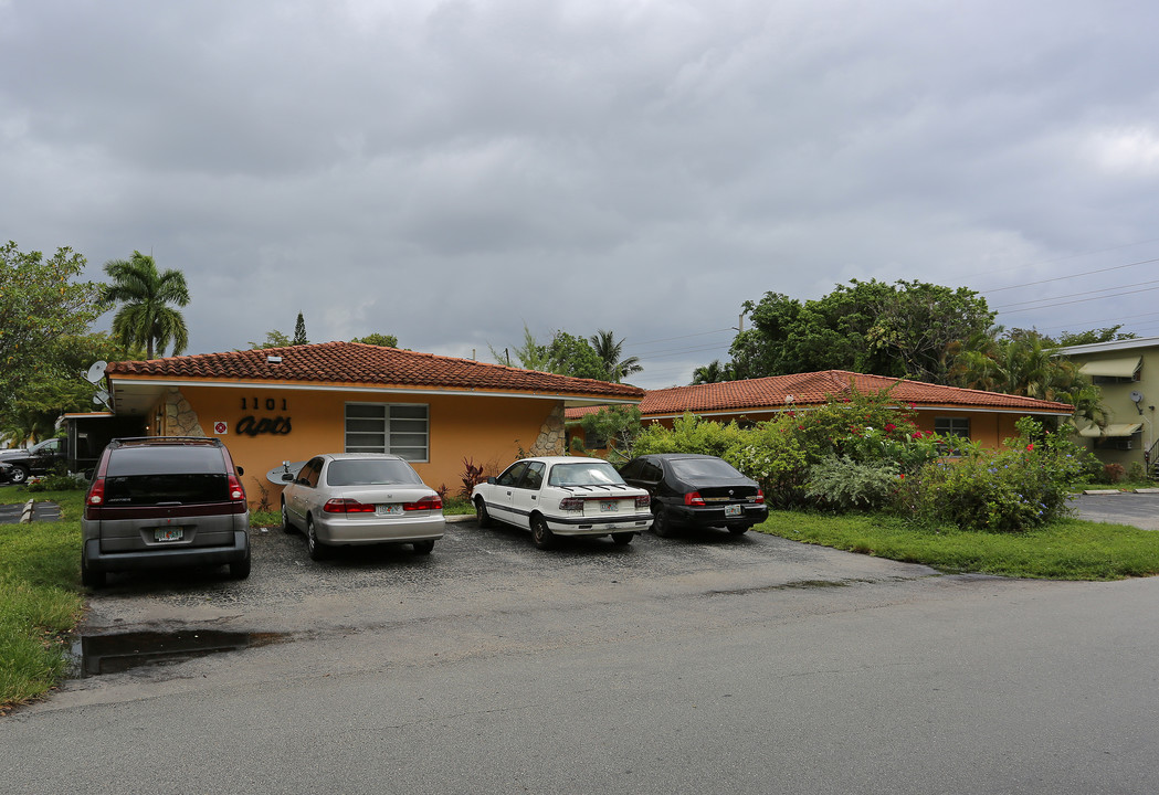 1101 Apartments in Fort Lauderdale, FL - Building Photo