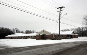 135 North Court St in Dixon, IL - Building Photo - Building Photo