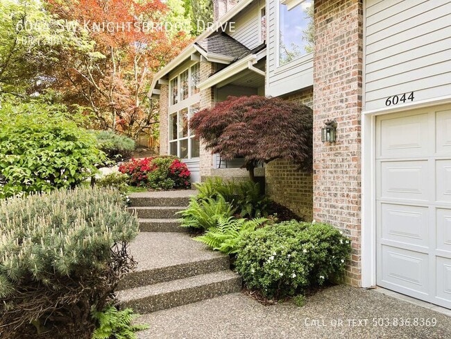 6044 SW Knightsbridge Dr in Portland, OR - Building Photo - Building Photo