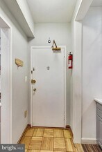 1 Scott Cir NW in Washington, DC - Building Photo - Building Photo
