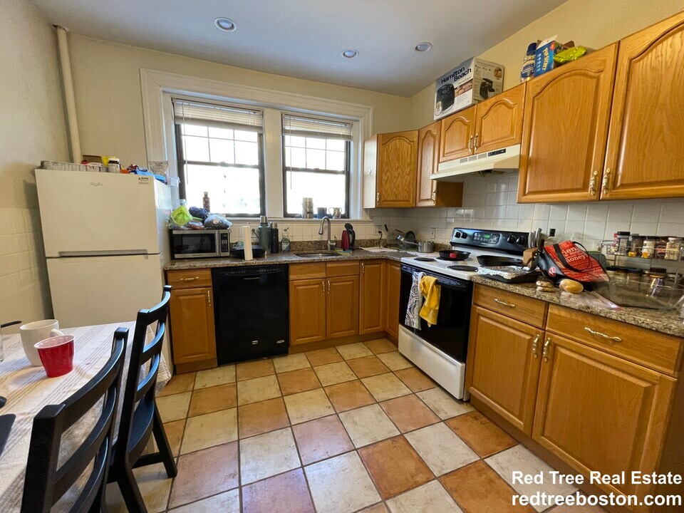 48 Babcock St, Unit 1 in Brookline, MA - Building Photo