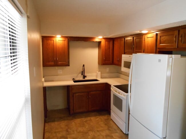 1019 N Kiger Rd in Independence, MO - Building Photo - Building Photo