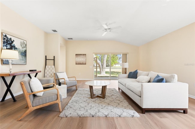 5105 Gato Del Sol Cir in Zephyrhills, FL - Foto de edificio - Building Photo