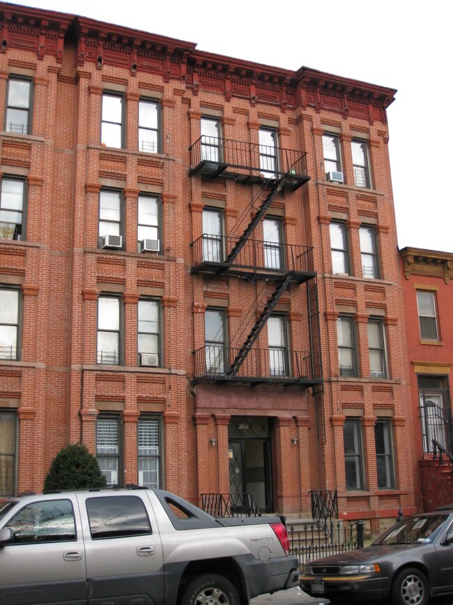 303 Putnam Ave in Brooklyn, NY - Building Photo - Building Photo