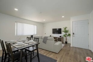 2417 S Budlong Ave in Los Angeles, CA - Building Photo