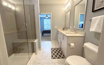 220 Sandy Springs Cir in Atlanta, GA - Building Photo - Building Photo