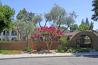 Redwood Apartments in Atwater, CA - Foto de edificio - Building Photo