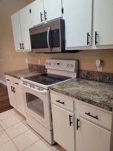 802 Crest Pines Dr, Unit 814 in Orlando, FL - Building Photo - Building Photo