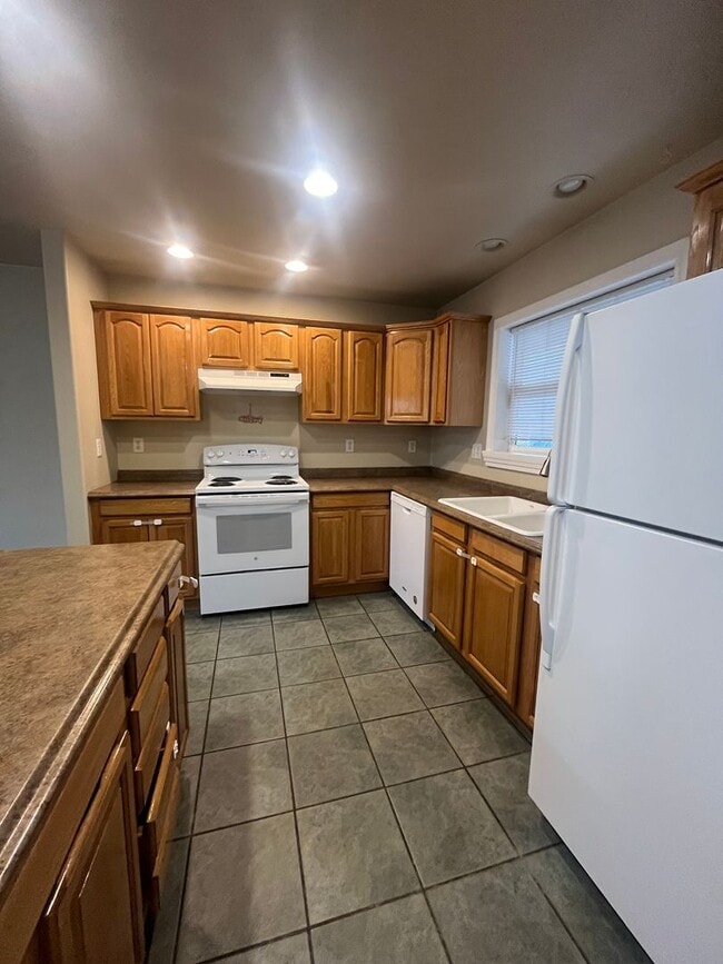 496 Wilkes Dr in Eugene, OR - Building Photo - Building Photo