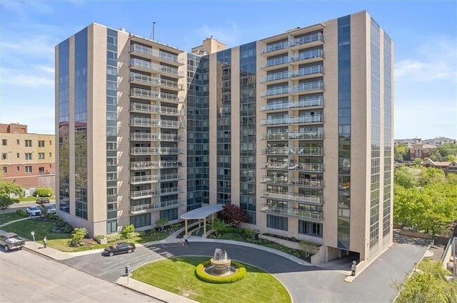 4545 Wornall Rd, Unit 309 in Kansas City, MO - Building Photo - Building Photo
