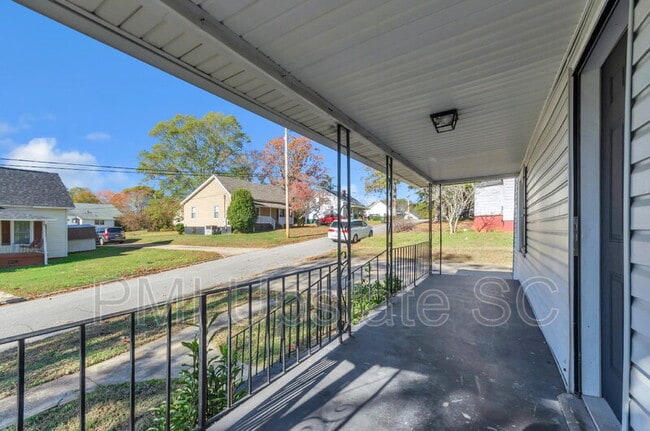 109 S 7th St in Easley, SC - Building Photo - Building Photo