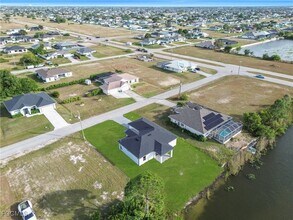 1612 NW 9th Ave in Cape Coral, FL - Building Photo - Building Photo