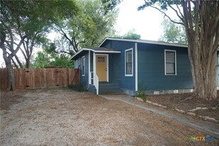 1101 Haynes St in San Marcos, TX - Foto de edificio - Building Photo