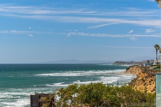 135 S Sierra Ave, Unit 32 in Solana Beach, CA - Building Photo - Building Photo