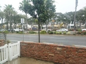 3605 W Balboa Blvd in Newport Beach, CA - Foto de edificio - Building Photo