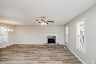 105 Salem Pl in Dallas, GA - Foto de edificio - Building Photo