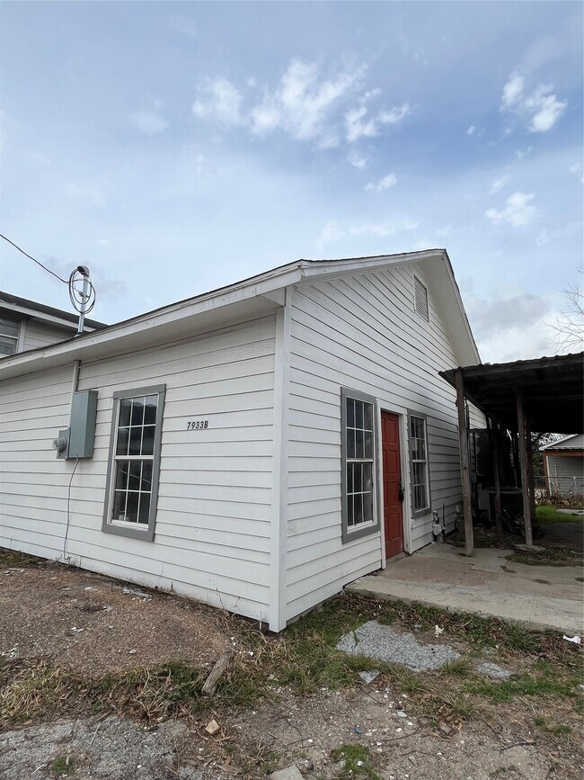 7933 Brays St in Houston, TX - Building Photo - Building Photo