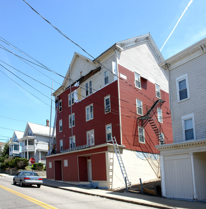 95 Rathbun St in Woonsocket, RI - Building Photo