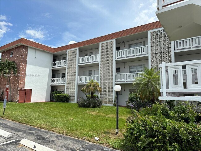 1310 NW 43rd Ave-Unit -206 in Lauderhill, FL - Building Photo - Building Photo