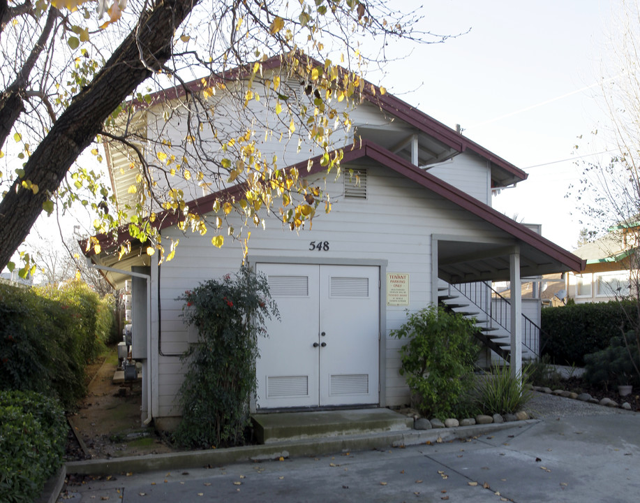 548 California St in Woodland, CA - Building Photo