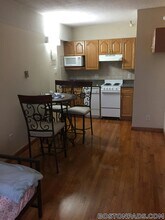 1110 Commonwealth Ave, Unit 617 in Boston, MA - Foto de edificio - Building Photo