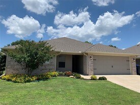 2011 S 15th St in Waco, TX - Building Photo