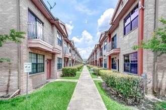 9400 Bellaire Blvd in Houston, TX - Building Photo - Building Photo