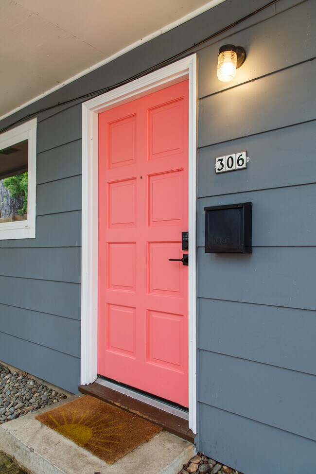 306 NE 75th Ave in Portland, OR - Building Photo - Building Photo