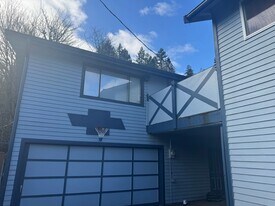 215 S 11th St in Shelton, WA - Building Photo