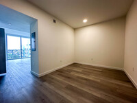 7877 NW 105th Ave, Unit D in Doral, FL - Foto de edificio - Building Photo