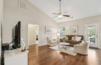 1546 Fishbone Dr in Johns Island, SC - Foto de edificio - Building Photo