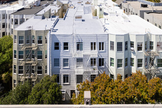 one bedroom top floor apartment in San Francisco, CA - Building Photo - Building Photo