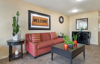 Furnished Studio-Fort Wayne - North in Fort Wayne, IN - Foto de edificio - Building Photo