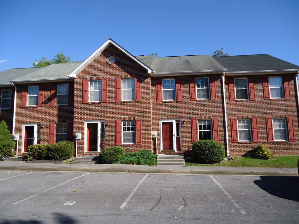 2646 Limestone Ct in Winchester, VA - Building Photo