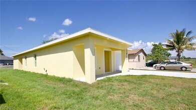3433 Jeffcott St in Ft. Myers, FL - Foto de edificio - Building Photo
