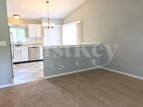 66 Chip Dr in O'Fallon, MO - Foto de edificio - Building Photo