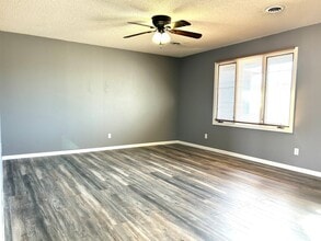 401 Shetland St in Ogden, KS - Building Photo - Building Photo