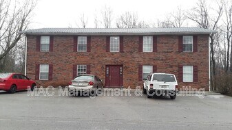 978 N Franklin Ave in Cookeville, TN - Building Photo