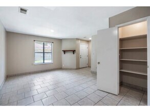 6366 W Fairfield Dr in Pensacola, FL - Building Photo - Building Photo