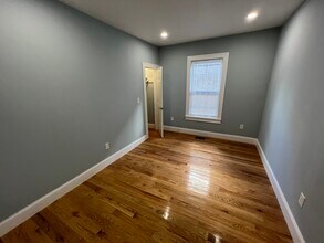 132 1/2 Oxford St, Unit 2 in Cambridge, MA - Building Photo - Building Photo