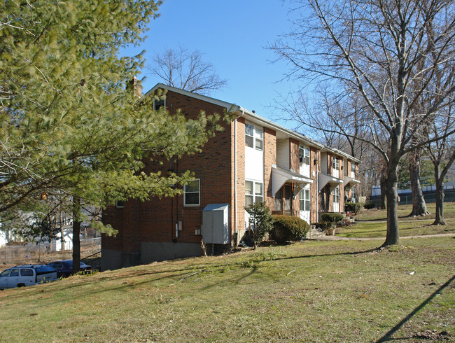 726 New Britain Ave in Hartford, CT - Foto de edificio - Building Photo