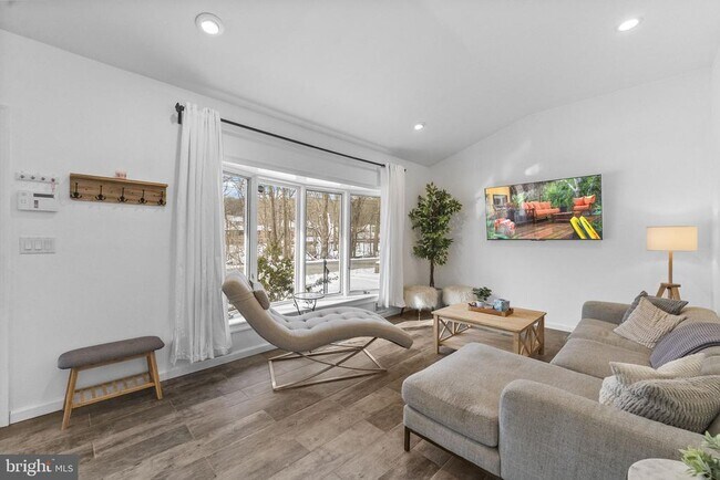 191 Lakeshore Dr in Oakland, NJ - Building Photo - Building Photo