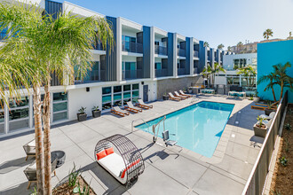 Chapman Place in San Diego, CA - Foto de edificio - Building Photo