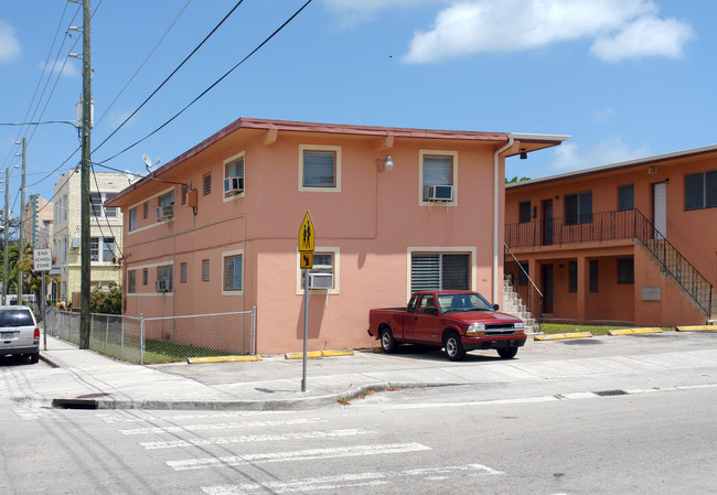 301 SW 11th Ave in Miami, FL - Building Photo - Building Photo