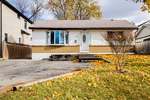 11 Bellefontaine St in Toronto, ON - Building Photo