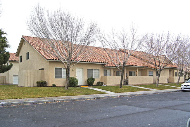 Rainbow Gardens in Las Vegas, NV - Building Photo - Building Photo